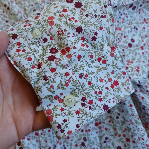 L.L Bean 🌸 wrinkle resistant button down - Picture 6 of 11